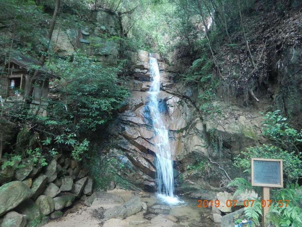 高座の滝