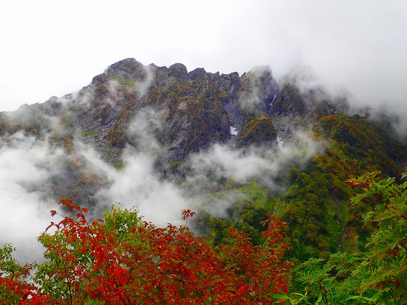 裏剱の山容